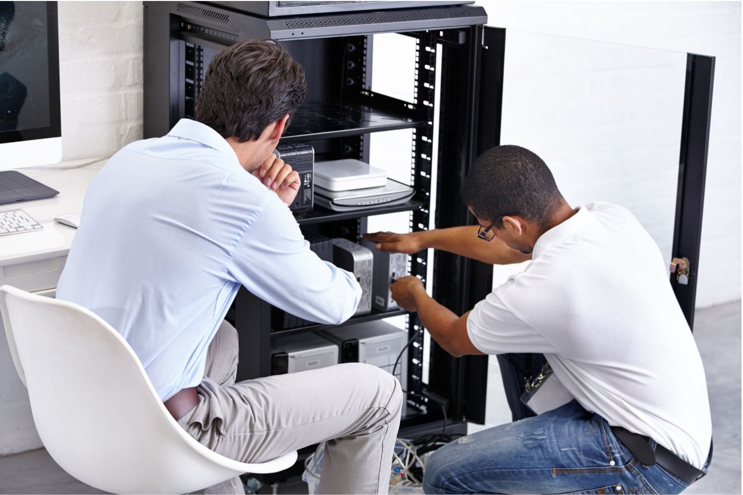 technicians provide onsite support services to address technical issues promptly