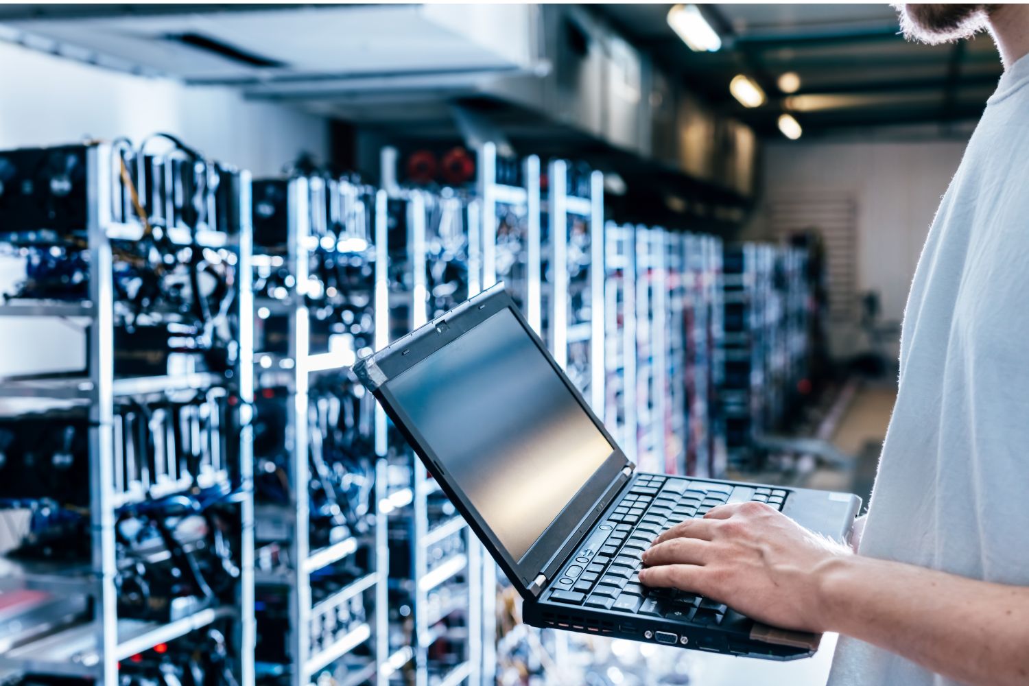 A cloud computing IT infrastructure is similar to traditional infrastructure